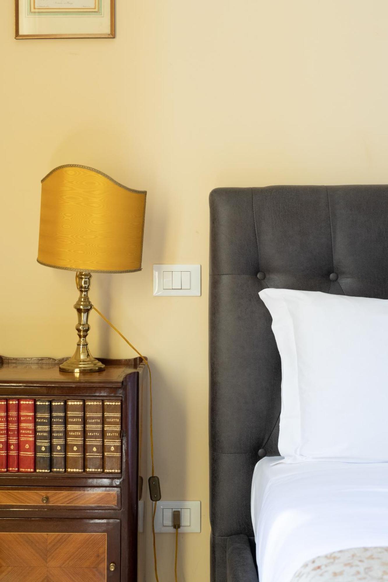 Elegant Suites In Рим Екстер'єр фото